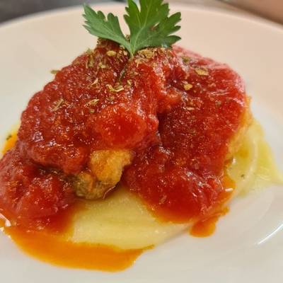 Bacalao con tomate y crema de patata: ¡Delicioso!